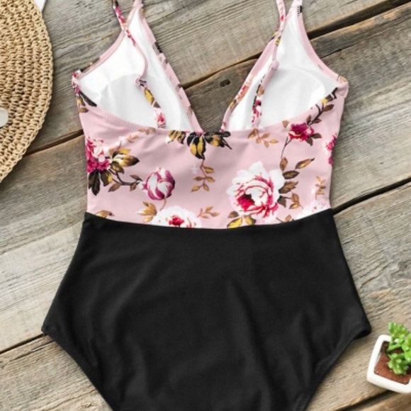 *LAST ONE*CUPSHE One piece bathing suit. New! - Picture 4 of 8